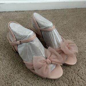 Life Stride Blush Bow Heels